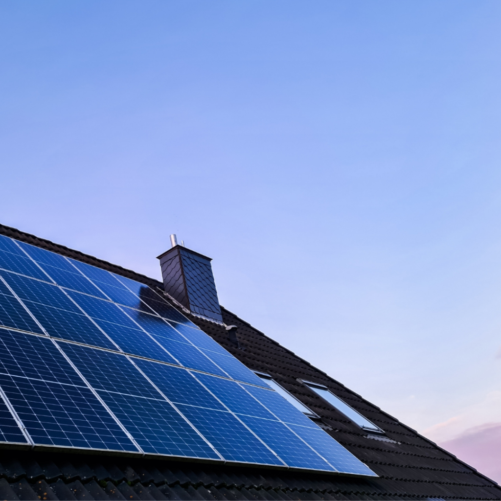 Questa immagine rappresenta ciò di cui si parla nell'articolo, ovvero gli impianti fotovoltaici.